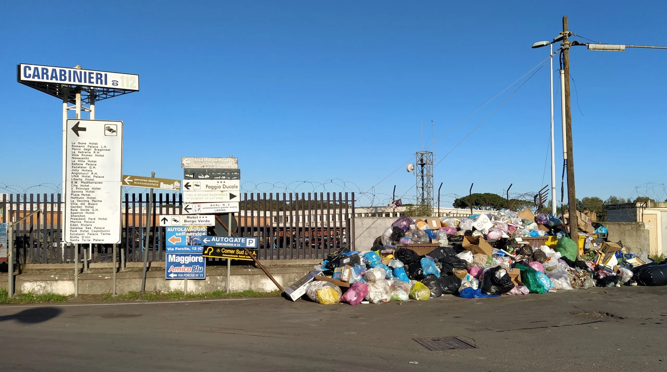 Agrigento: si barrica in casa e accoltella moglie e figli