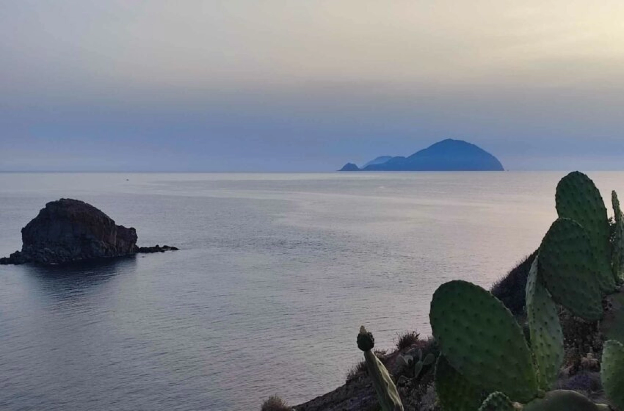 Sanità alle Eolie, il coordinamento: “Occorre un’altra ambulanza”