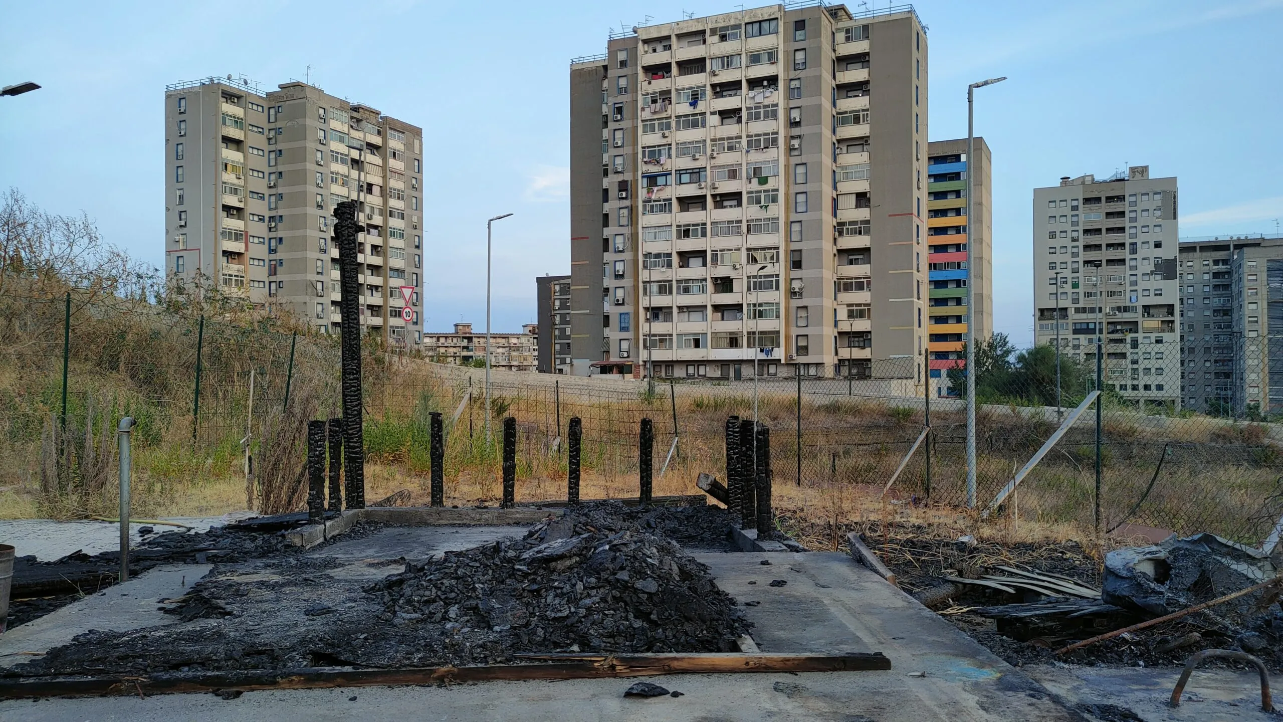 Catania, l’assemblea dopo il rogo degli orti urbani di Librino