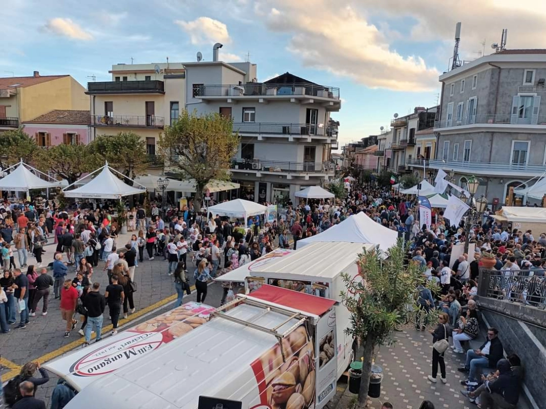 Zafferana, al via l’Ottobrata 2024: l’evento raccontato in diretta da Radio studio centrale
