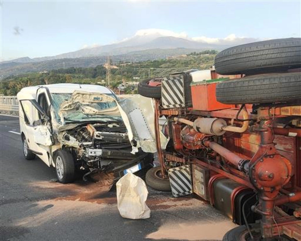 Violento incidente sulla Catania-Messina: c’è una vittima