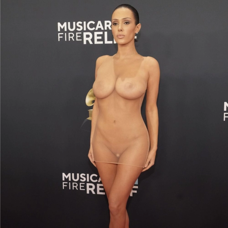 Bianca Censori nuda ai Grammy Awards