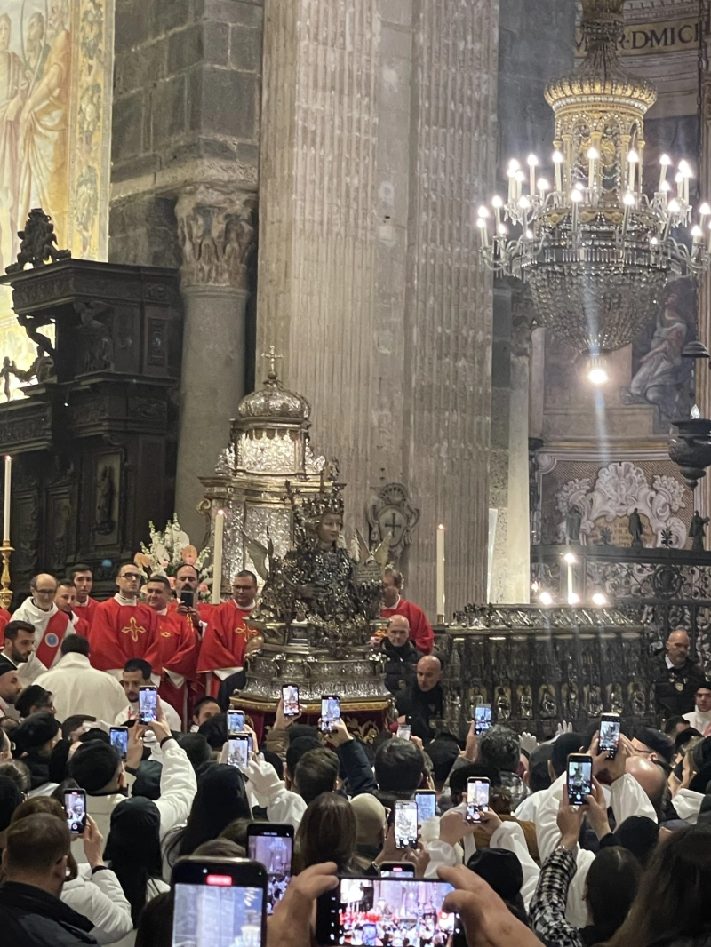 Sant’Agata, alle 11.31 il rientro in Cattedrale tra folla e commozione