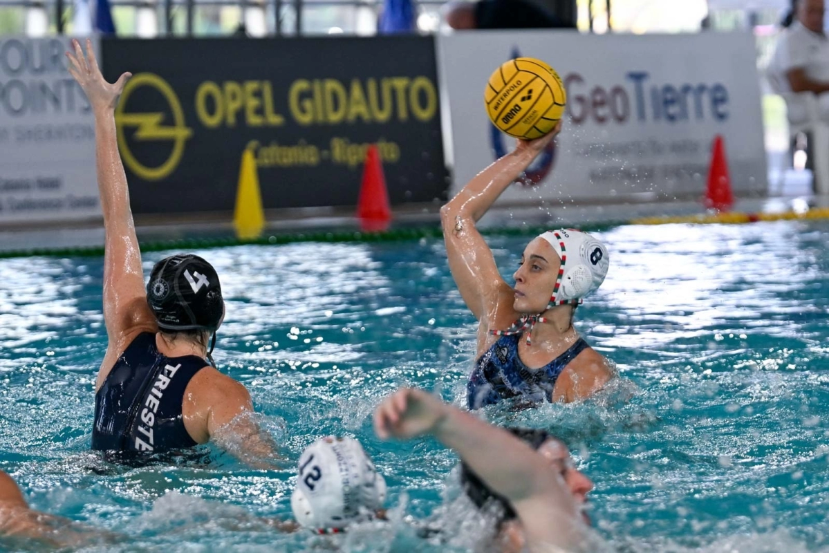 Pallanuoto femminile A1, l’Ekipe Orizzonte torna da Trieste con la vetta della classifica