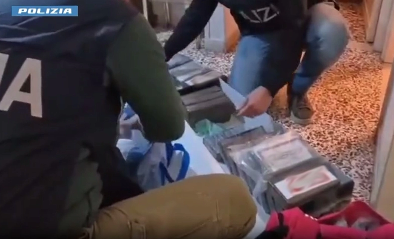 Catania, 37 chili di droga nel ripostiglio: arrestato 45enne