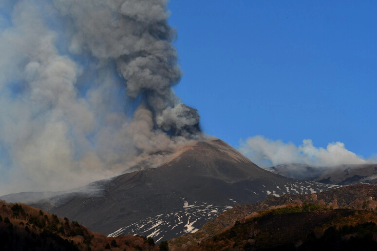 L’Etna è tornata a dare spettacolo, allerta Vona rossa