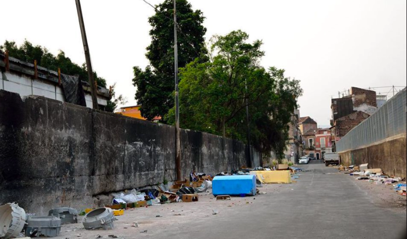 Catania: Al via le operazioni di bonifica della discarica nel cuore di San Cristoforo