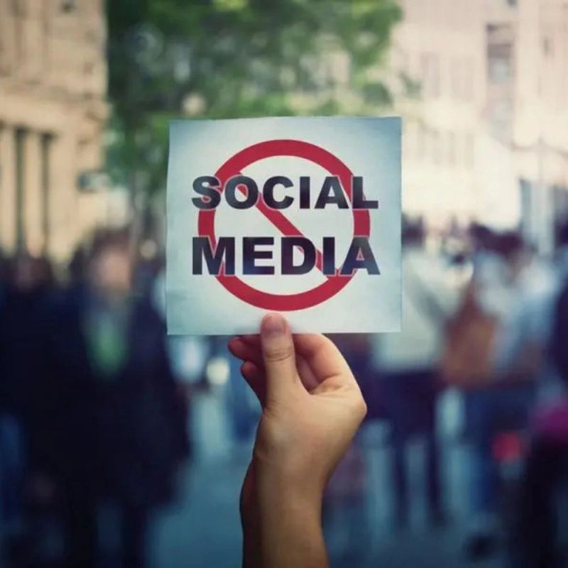 È giusto vietare i social ai minori di 16 anni? Sta succedendo in Australia